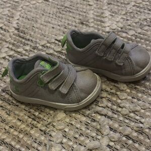 AND1 Kids Sneakers in Gray with Green Highlights-size 3
